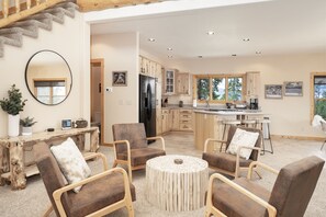 Interior - Cozy cabin w/ hot tub & mountain views (Grand Lake)