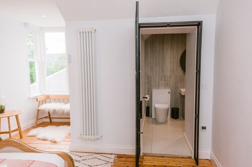 Earth House Scotland - Stunning Historic Fishing Lodge on the River Spey