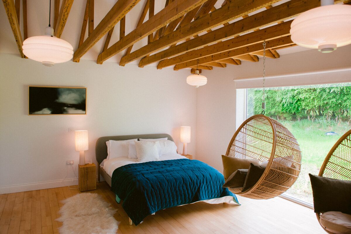 8 bedrooms, desk, iron/ironing board, travel crib