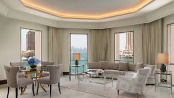 Svit Panoramic - 2 sovrum - havsutsikt (Balcony) | Vardagsrum | 55-tums LED-tv med digitalkanaler och en iPod-dockningsstation