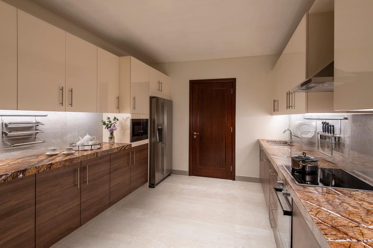 Full-sized fridge, oven, dishwasher, cookware/dishes/utensils