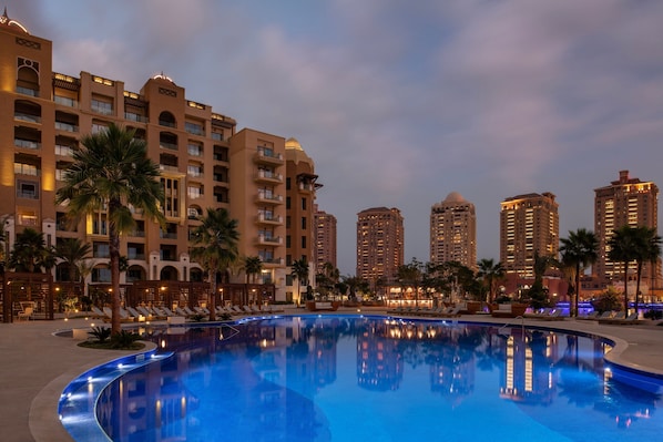 3 outdoor pools