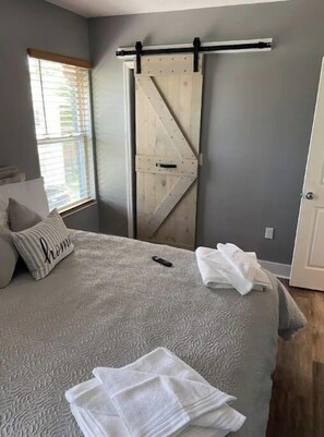 1 chambre, fer et planche à repasser, accès au Wi-Fi (inclus)