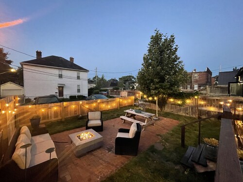 Boutique German Village Townhome Steps from Schiller Park