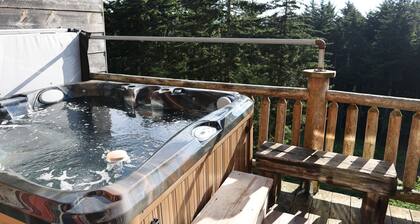 19 Loggers Run Ski-in/Ski-out Steps Away from Upper Flume Trail
Garage MTNbikes