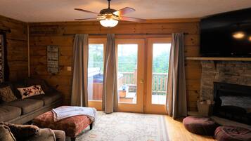 Smart TV, chimenea y videojuegos