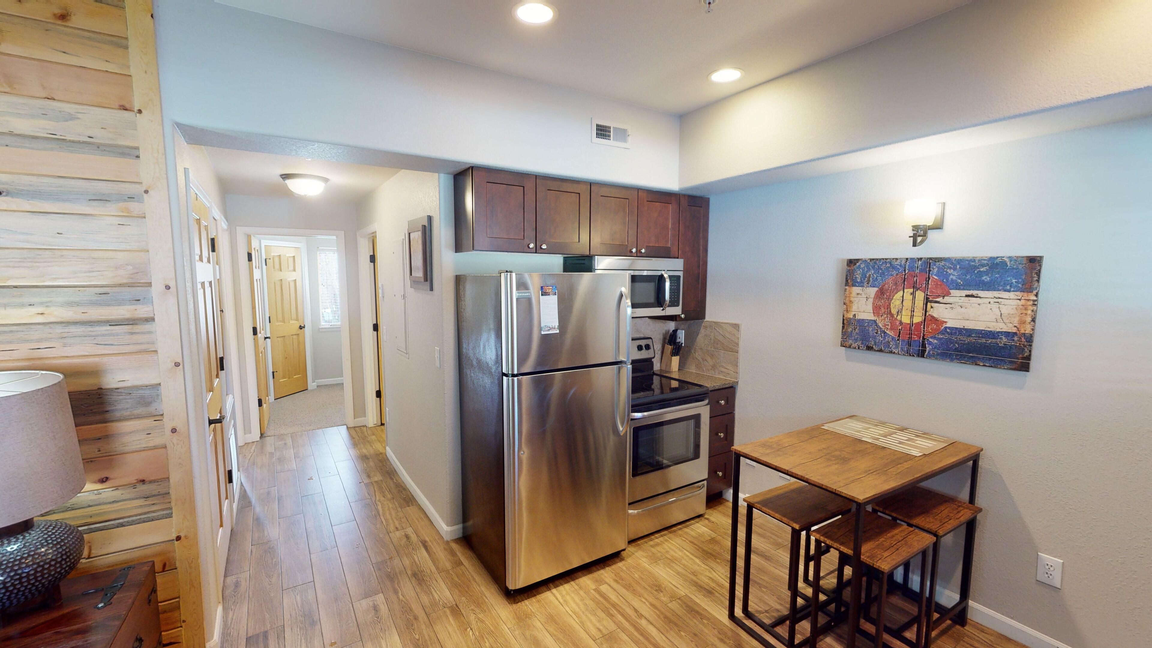 Riverfront condo on Estes Park's riverwalk. Performance Park & downtown 3-minute