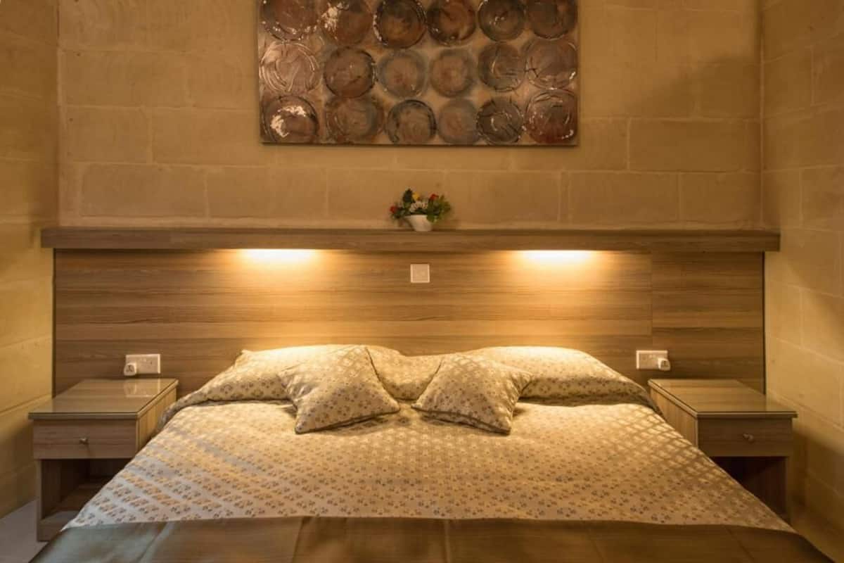 Caja de seguridad en la habitación, cortinas blackout y insonorización