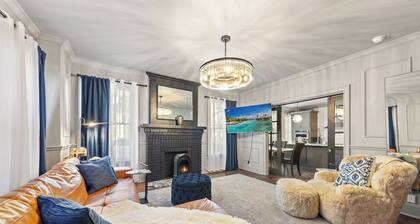 Spacious 2BR, 2.5BA condo in historic Munger Place. Each bedroom offers a private ensuite and premium linens. Enjoy a chef’s kitchen with high-end appliances and spacious living areas—blending classic charm with modern Dallas style.
