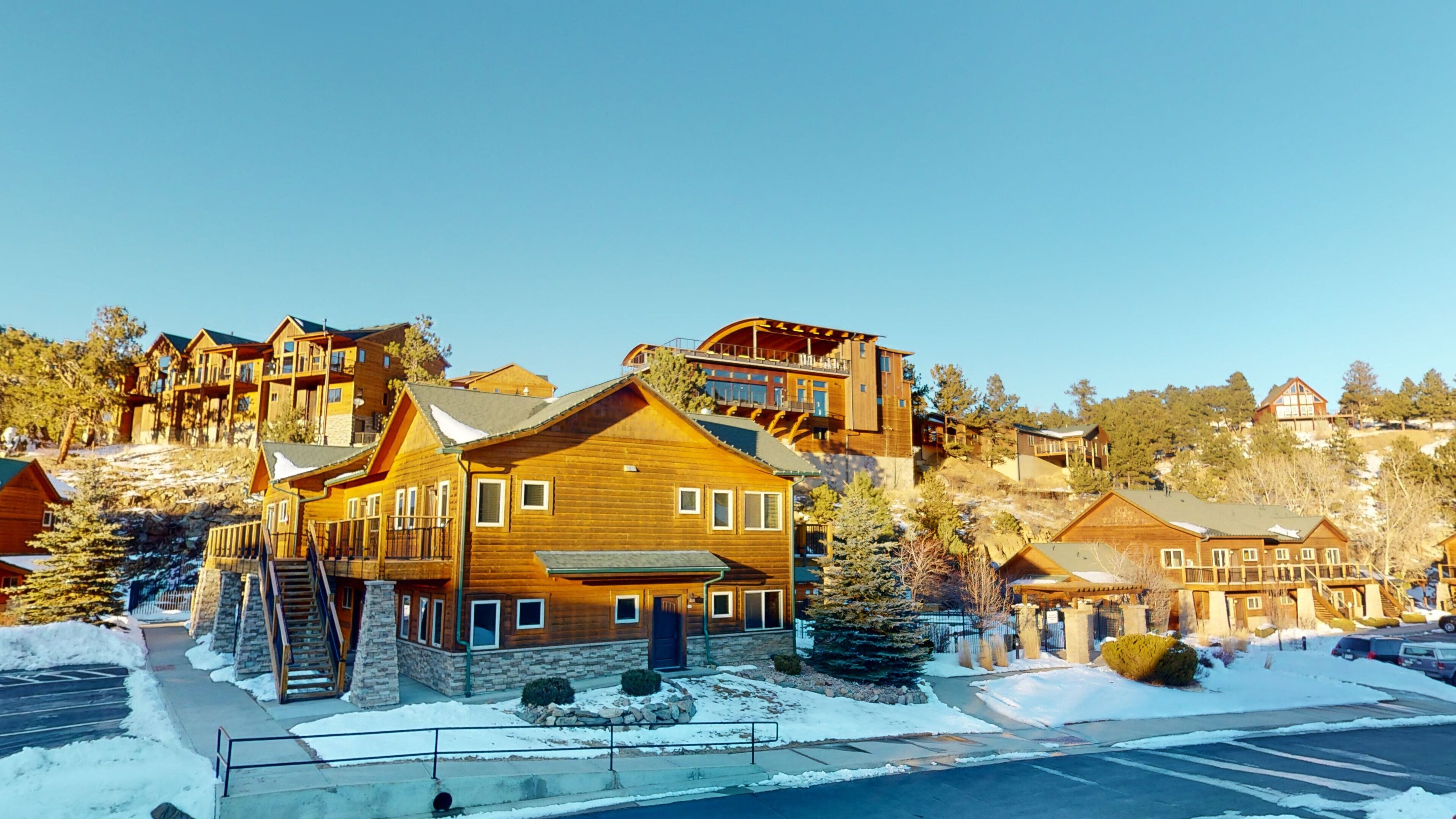 Riverfront condo. 5-minute stroll to downtown. Pool, hot tub, & grill nearby.