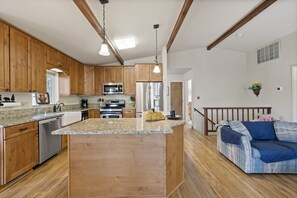 Interior - Yosemite Family Retreat: Dogs OK! Games, Lake, Deers, Golf, Family Reunion! (Groveland)