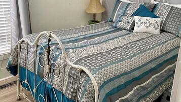 1 bedroom, iron/ironing board, free WiFi, bed sheets