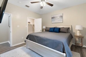 4 多间卧室、熨斗/熨衣板、WiFi、床单