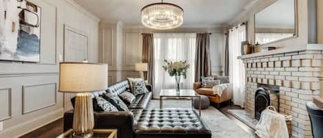 TV connectée, cheminée, espaces bureaux