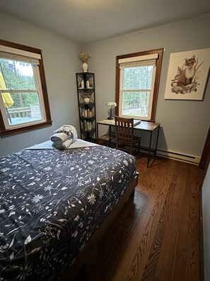 2 bedrooms, desk, free WiFi, bed sheets