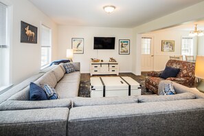 TV - MooseRun| Mesmerizing 3BR Home in Dreamy Location! (Bridgewater)