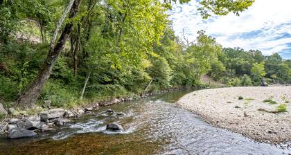 Lucky's Canoe & Kayak Cabin #3 - Caddo River Access!