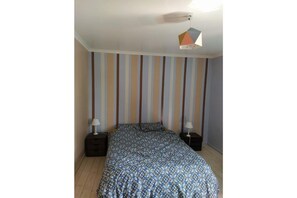 2 slaapkamers, een bureau, een strijkplank/strijkijzer, gratis wifi