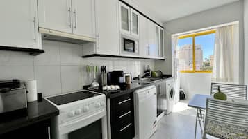 Coffee/tea maker, fridge, microwave, oven