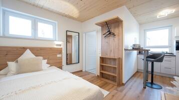 Exclusive Single Room | 1 bedroom, individually decorated, individually furnished, free WiFi