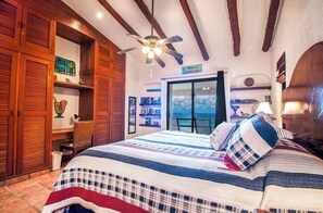 7 quartos, escrivaninha, ferros/tábuas de passar roupa, berço de viagem