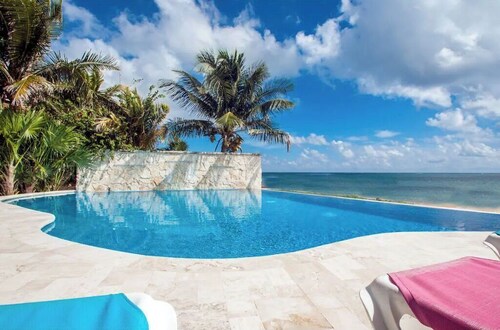 Casa Del Sol BEACHFRONT 7 Bedrm Villa, Infinity Pool, Sleeps 12-16 Option: 5 Rms