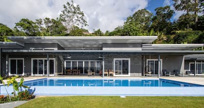 5 Bedrooms, large pool & spectacular whale tail ocean view!