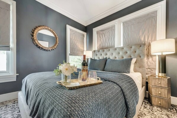 1 bedroom, desk, iron/ironing board, travel cot - Welcome to  a serene retreat in historic Munger Place.  It offers a marble bathroom, a fully equipped kitchen, and high-speed internet. Relax with a 65 inch smart TV and enjoyviews on a peaceful, tree-lined street. (Dallas)
