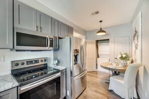 Fridge, microwave, oven, stovetop - Welcome to  a serene retreat in historic Munger Place.  It offers a marble bathroom, a fully equipped kitchen, and high-speed internet. Relax with a 65 inch smart TV and enjoyviews on a peaceful, tree-lined street. (Dallas)