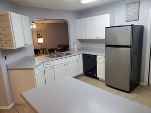 Interior - Lackland 10 min, Sea World (San Antonio)