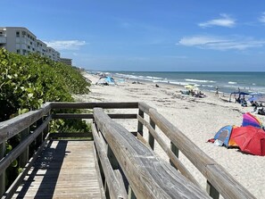 Beach nearby, sun-loungers, beach towels