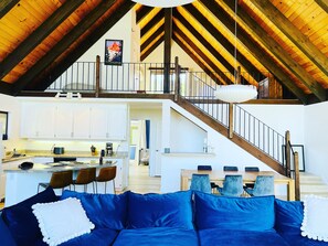 Smart-TV, Kamin, Videospiele, DVD-Player