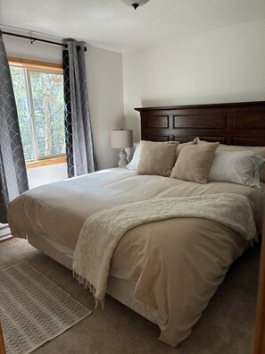 3 chambres, fer et planche à repasser, Wi-Fi gratuit, draps fournis