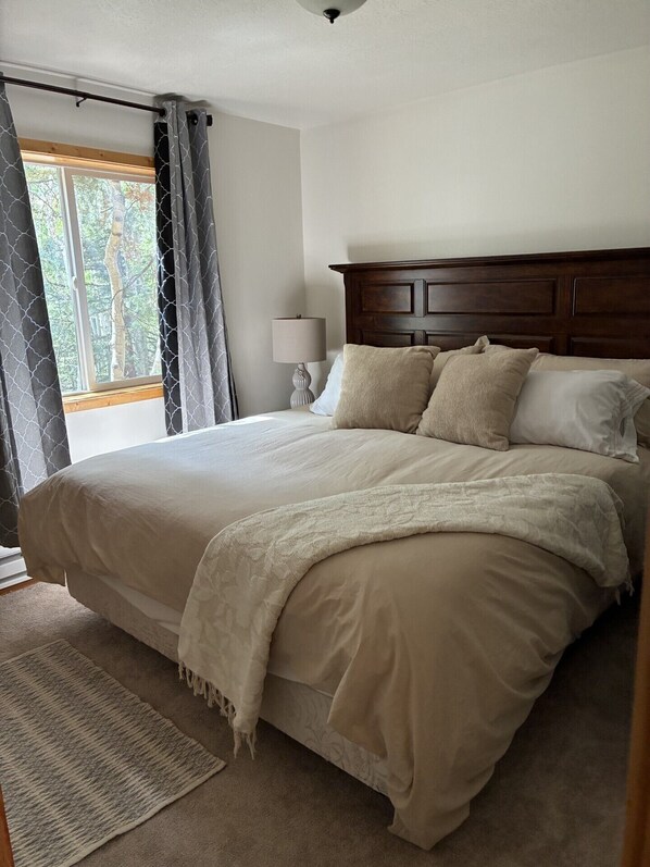 3 bedrooms, iron/ironing board, free WiFi, bed sheets