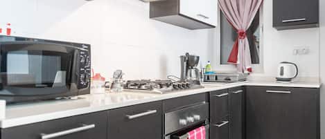 Fridge, microwave, oven, stovetop