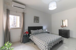 2 bedrooms, iron/ironing board, travel cot, free WiFi