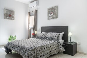 2 chambres, fer et planche à repasser, lit parapluie, Wi-Fi gratuit