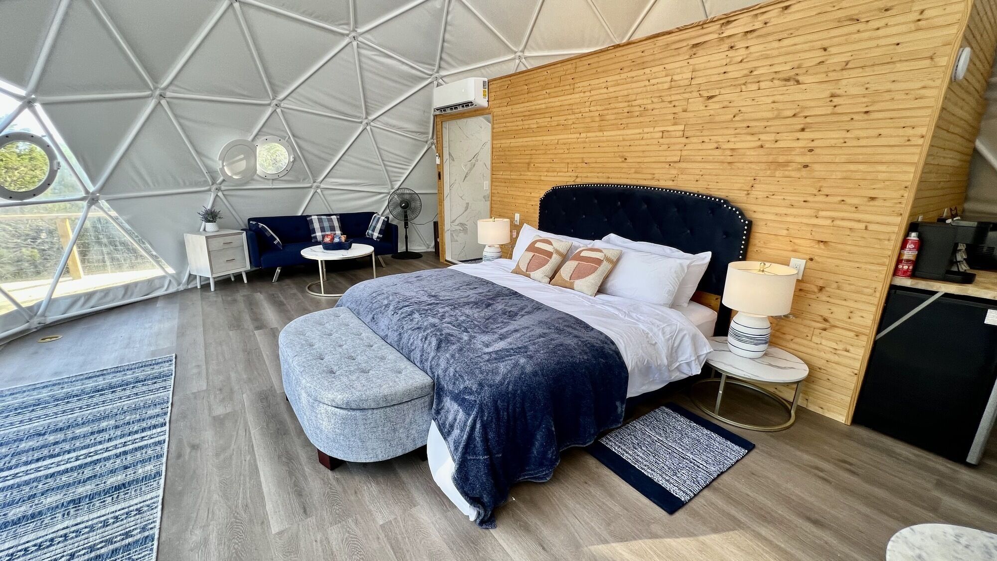 1 sovrum och sängkläder