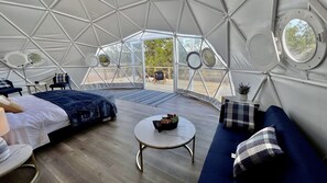 1 bedroom, bed sheets
