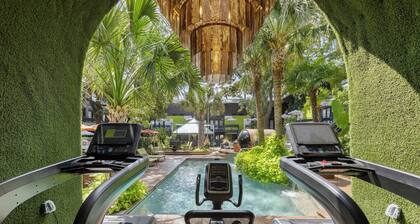 Spacious 1BR Condo in Dallas’ Historic Munger Place featuring a king luxury mattress with Egyptian cotton sheets, spa-style walk-in shower, high-speed Wi-Fi, Smart TV, private patio, and a fully equipped gourmet kitchen for a refined Dallas stay.