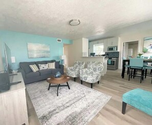 Smart TV - Beautiful 2/1 Home - Walking Distance to the Beach (Port Orange)
