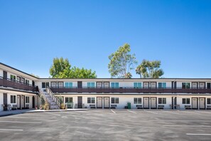 Exterior - California Inn (Anaheim)