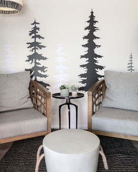 Reception area at California Inn