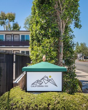 Front of property - California Inn (Anaheim)