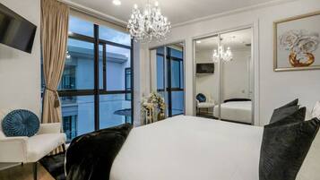 1 habitación, escritorio, tabla de planchar con plancha y wifi