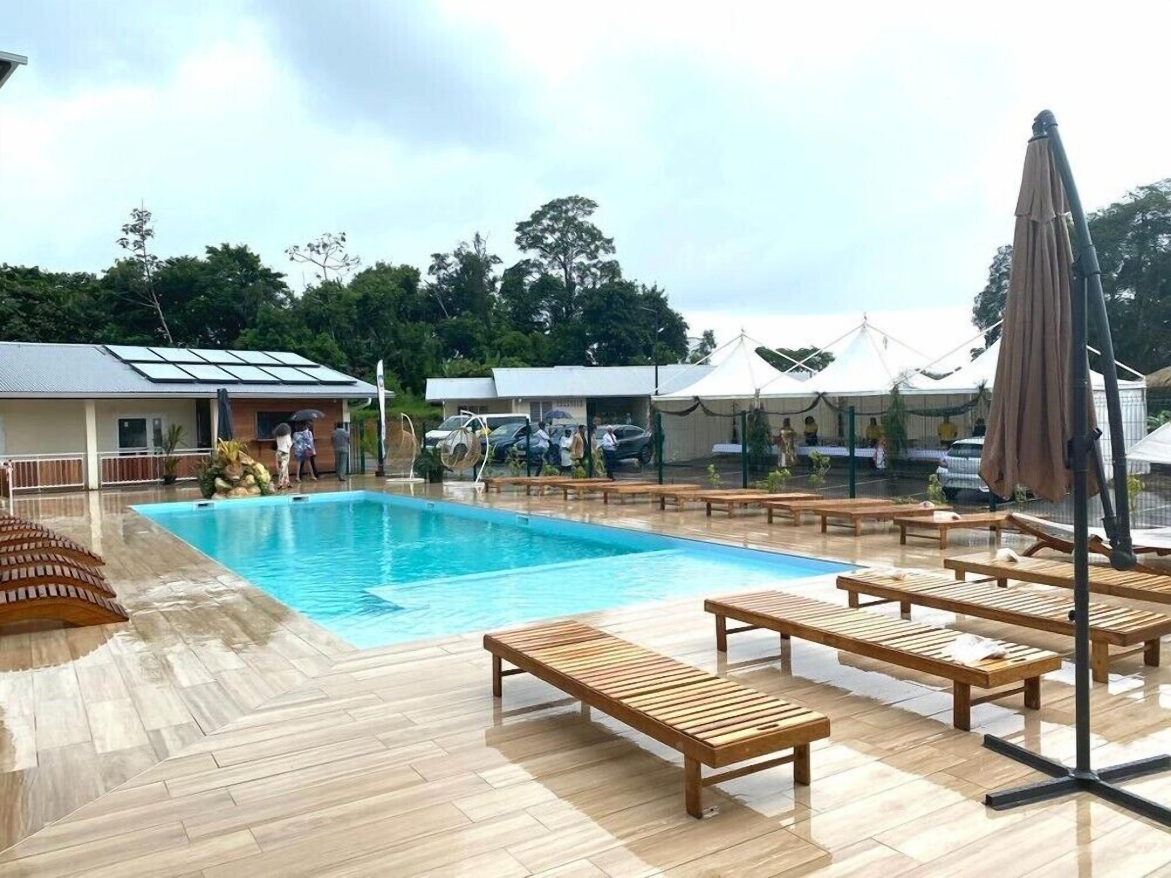 Outdoor pool, pool umbrellas, sun loungers