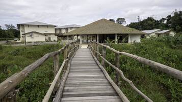 Bar mini, peti besi dalam bilik, ruang kerja komputer riba