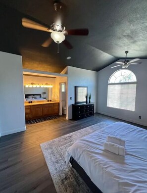 4 bedrooms, iron/ironing board, free WiFi, bed sheets