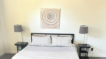 4 bedrooms, iron/ironing board, WiFi (free), bed sheets