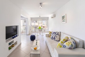 TV - Protaras Pallini Seaside Suite (Protaras)